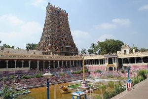 meenakshi_temple_with_pond