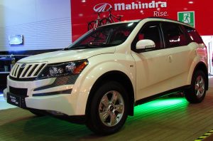 Mahindra_XUV_500_W6_2013