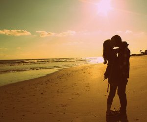 beach-boy-and-girl-couple-cute-girl-and-boy-kiss-favim-com-105438
