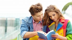 boyfriend_girlfriend_date_fall_wind_notebook_smile_67371_2048x1152