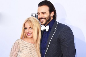 britney-spears-charlie-ebersol-bbmas-2015-billboard-650